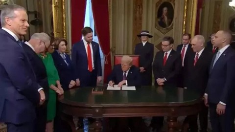 Donald Trump'tan ışık hızında başlangıç! İlk kararnamelerini canlı yayında imzaladı