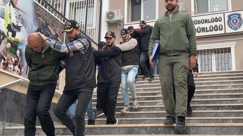 Çalıntı çekle 10 milyonluk zücaciye vurgunu yapan 5 kişi gözaltına alındı