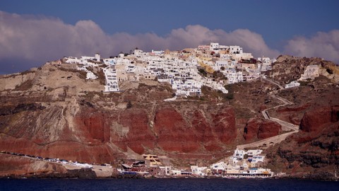Santorini'de korkutan yanardağ uyarısı! Okulların tatil süresi uzatıldı