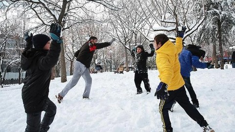 Kar yağışı sebebiyle okulların tatil edildiği iller