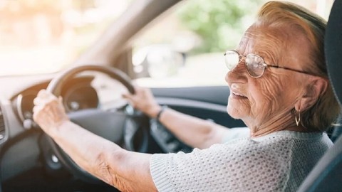 75 yaş üstü sürücülere trafikte yer yok