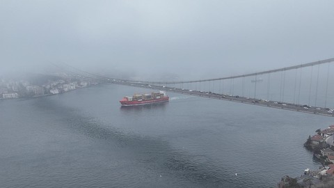 İstanbul Boğazı'nda gemi trafiğine hava engeli