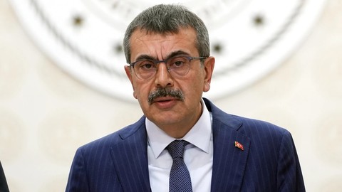 Bakan Tekin'den öğretmenlerin açığa alındığı iddiasına cevap