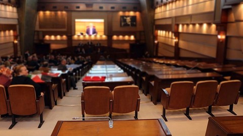 İBB Meclisinde, CHP'li üyeler 'İmamoğlu İnşaat'a ilişkin soru önergelerini reddetti