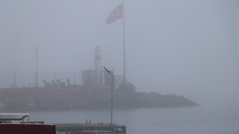 Çanakkale Boğazı, sis nedeniyle çift yönlü olarak ulaşıma kapatıldı