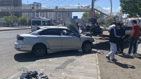 Diyarbakır'da otomobil devrildi: Sürücü yaralandı