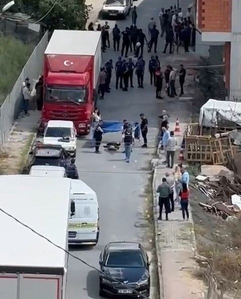Arnavutköy'de sokak ortasında kadın cinayeti! Kendisinden kaçan eşini katleden adam kamerada - Resim: 4