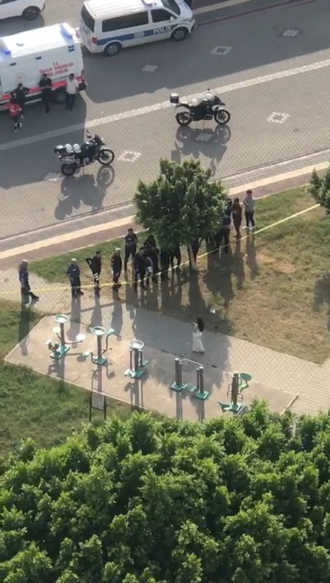 5 yıllık sevgilisi evli çıkan kadın öğretmen parkta kendini vurdu - Resim : 1