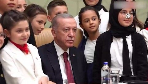 Cumhurbaşkanı Erdoğan hediyeyi görünce başladı anlatmaya: Telefonumun açılışını Irak Başbakanı gördü ve sordu: ‘Kim bu?’ - Resim: 2