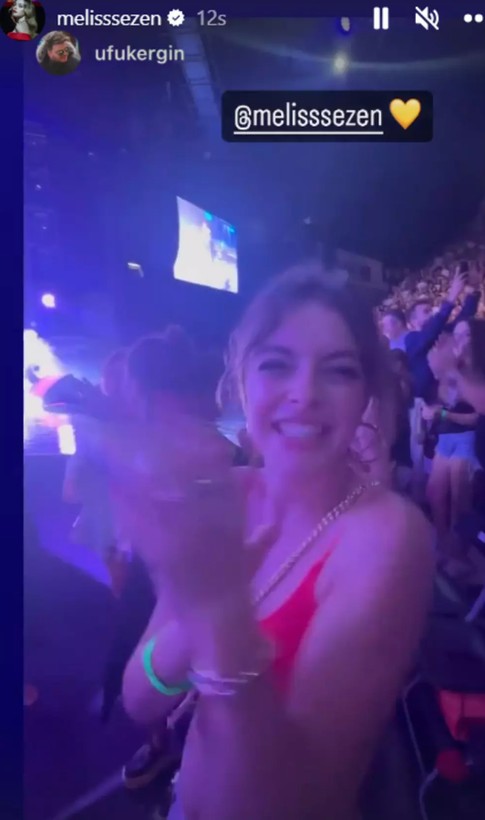 İlginç figürleriyle dikkatleri üzerine çekti! Melis Sezen konserde kendisinden geçti - Resim: 8