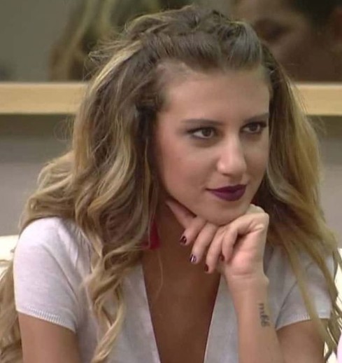 Kısmetse Olur yarışmasıyla tanınan Melis Buse Betkayan evli sevgilisinden gördüğü şiddeti duyurdu! - Resim: 7