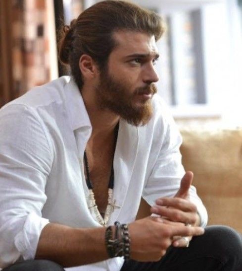 Can Yaman'a İtalya'da yoğun ilgi! Ünlü oyuncu yürümekte zorlandı, polis etten duvar ördü - Resim: 6