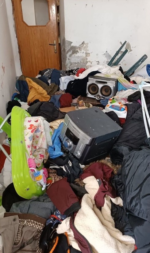 Şaka gibi ama gerçek! Evinden 3 kamyon çöp çıktı - Resim: 5