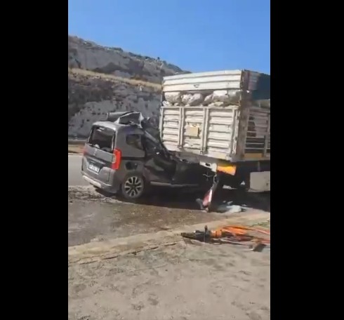 Mersin'de katliam gibi kaza! TIR'a arkadan çarpan araçtaki 5 kişi hayatını kaybetti - Resim : 3