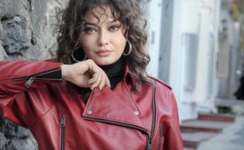 Nurgül Yeşilçay ablasıyla pozunu paylaştı! Takipçileri benzerliklerine şaştı kaldı... "Güzellik genetikmiş" - Resim: 3