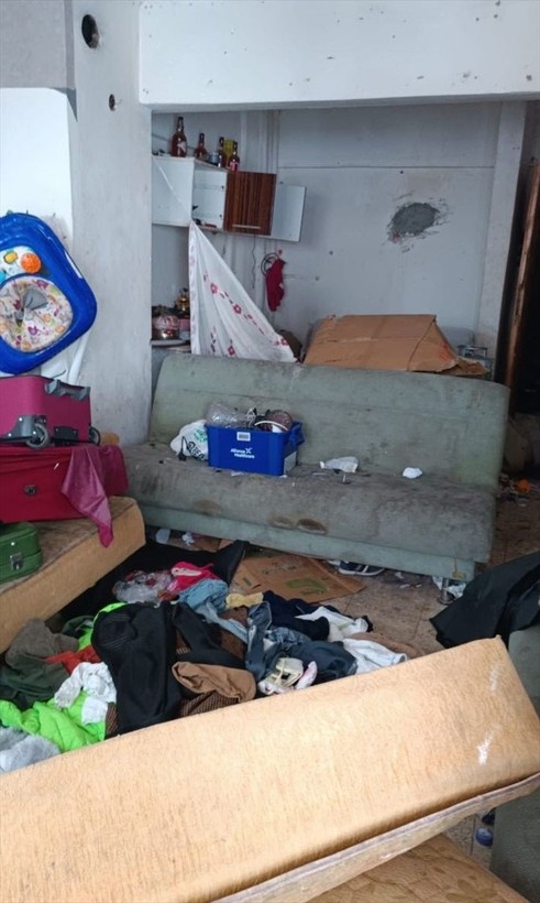 Şaka gibi ama gerçek! Evinden 3 kamyon çöp çıktı - Resim: 1