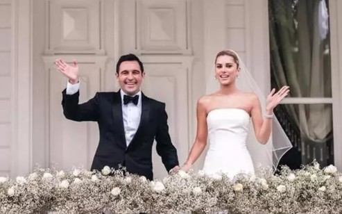 Dua Lipa'nın giydiği elbiseyle çekilmiş pozlarını sosyal medya hesabından paylaşan Nazlı Sabancı yorum yağmuruna tutuldu! "Yanlışlıkla attın galiba" - Resim: 1