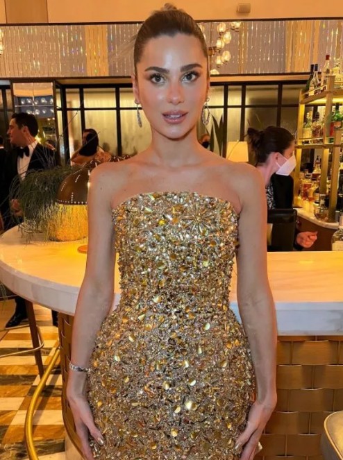 Dua Lipa'nın giydiği elbiseyle çekilmiş pozlarını sosyal medya hesabından paylaşan Nazlı Sabancı yorum yağmuruna tutuldu! "Yanlışlıkla attın galiba" - Resim: 5