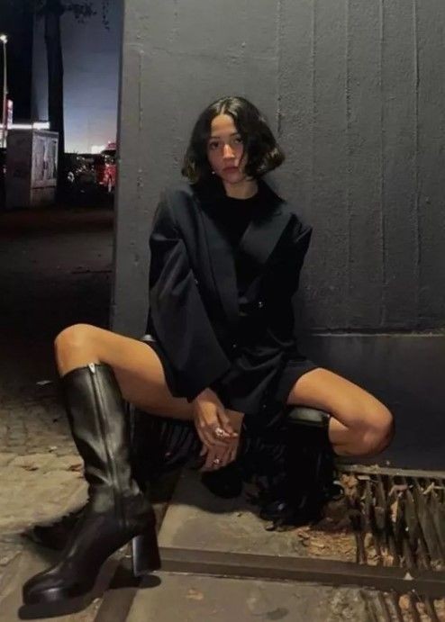Zeynep Bastık'ın son paylaşımı olay oldu! Takipçilerinden yorum yağdı: Altına etek giymeyi unutmuş - Resim: 6