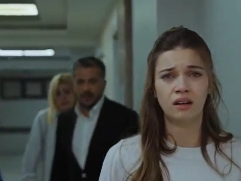 Star TV ekranlarında yayımlanan Yalı Çapkını dizisi dün seyircileri gözyaşlarına boğdu! Beklenmedik ölüm herkesi ekranlara kilitledi - Resim: 3