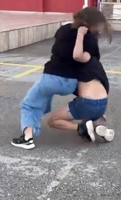 İlkokulda akran zorbalığı! 11 öğrenci bir öğrenciyi yerlerde sürükledi - Resim: 5