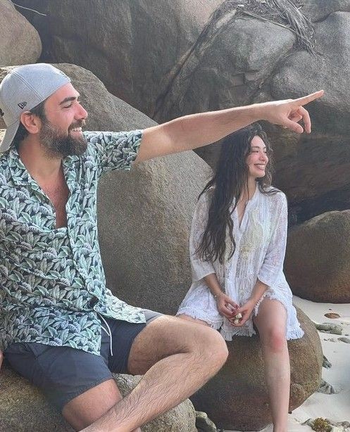 Kadir Doğulu Neslihan Atagül'ü aldattı mı? Kadir Doğulu ile sarmaş dolaş görüntülenen Sezer Çakır'dan açıklama! Atagül ilk kez konuştu annesi devreye girdi - Resim: 17