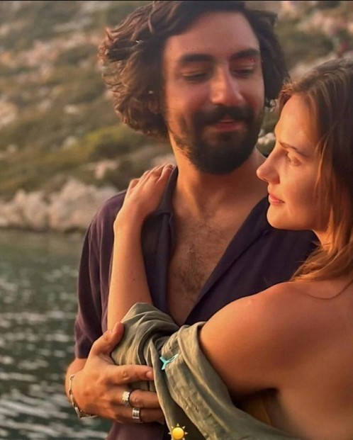 Alina Boz ve Umut Evirgen evleniyor! Nikahın detayları belli oldu... Balayı için yurt dışına çıkacaklar - Resim: 1