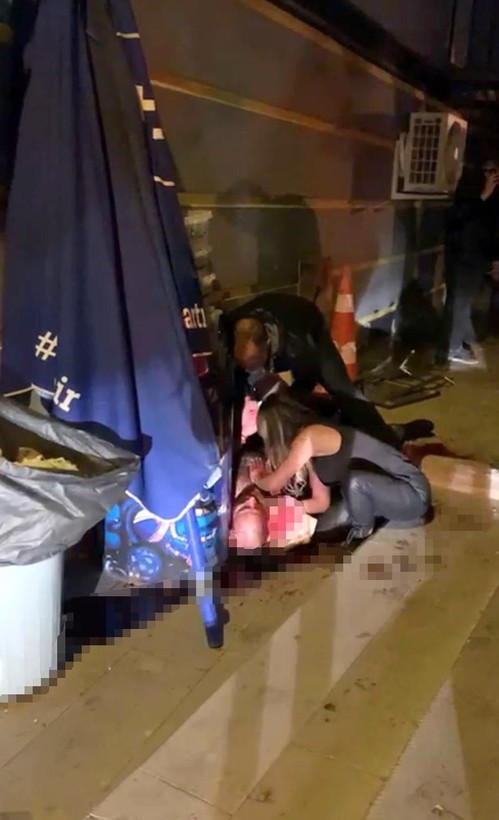 Ankara'nın Çankaya ilçesinde 'istek parça' nedeniyle öldürülen şarkıcı Onur Şener'in yaralı haldeki görüntüleri dava dosyasına girdi - Resim: 5