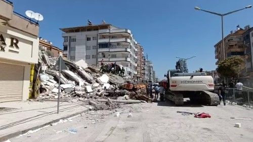 Gaziantep'te ağır hasarlı bina yıkım çalışmaları esnasında çöktü! Enkaz altında kalan operatör hayatını kaybetti - Resim: 20
