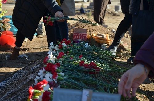 Ailesinin kabul etmediği 12 yaşındaki doğuştan ağır zihinsel engelli Zühal'in cenazesine öğrenciler sahip çıktı - Resim: 14