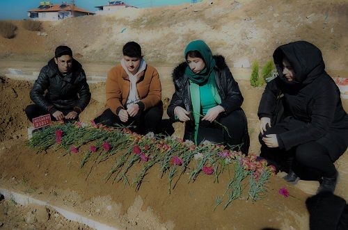 Ailesinin kabul etmediği 12 yaşındaki doğuştan ağır zihinsel engelli Zühal'in cenazesine öğrenciler sahip çıktı - Resim: 1