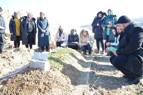 Ailesinin kabul etmediği 12 yaşındaki doğuştan ağır zihinsel engelli Zühal'in cenazesine öğrenciler sahip çıktı - Resim: 8