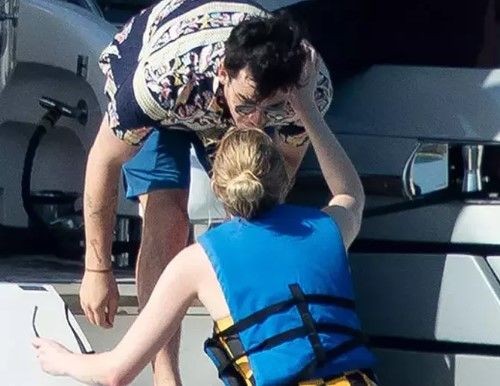 Game of Thrones'un Sansa Stark'ı Sophie Turner boşanıyor! Turner 4 yıllık eşi Joe Jonas boşanıyor! Ayrılığın şoke eden sebebi... - Resim: 7