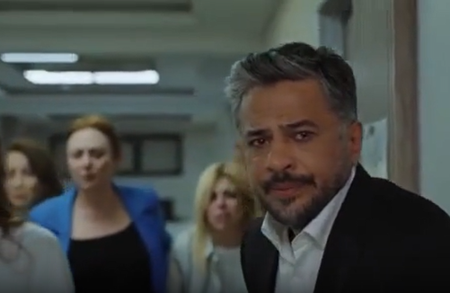 Star TV ekranlarında yayımlanan Yalı Çapkını dizisi dün seyircileri gözyaşlarına boğdu! Beklenmedik ölüm herkesi ekranlara kilitledi - Resim: 2
