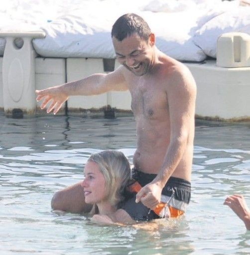 Serdar Ortaç'ın "Ağzıma s.çtı. Ne oldu iki tane göğsü var diye" sözleri tepki çekmişti! Chloe Loughnan'dan yanıt gecikmedi: Türkçem cevap vermeye yetmiyor... - Resim: 4