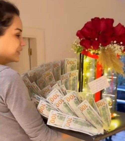 Dilan Polat'ın lüks hayatı gözler önünde! Evini temizlediği için kocası dolarlı çiçek yolladı, takipçileri linç etti: Görgüsüzlük - Resim: 3
