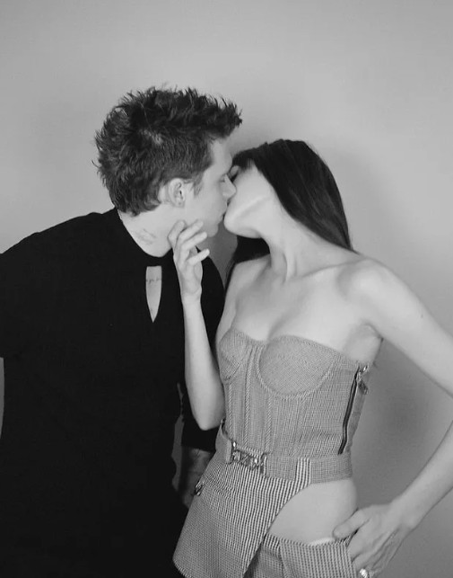 Brooklyn Beckham, yeniden eşi Nicola Peltz'in dövmesini yaptırarak gündem oldu - Resim: 9