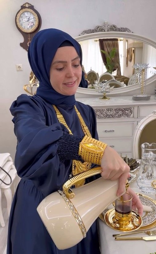 Altın düşkünü fenomen Nevra Bilem hakkında inceleme! Dolandırıcılık iddiaları sonrası ifadeye çağrıldı - Resim: 3