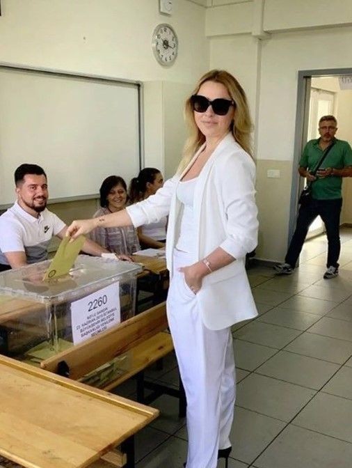 Ünlülerden siyasi paylaşımlar! Seçime 1 hafta kala taraflarını açıkladılar... Hazal Kaya, Hatice, Mustafa Sandal, Şahan Gökhakar, Jahrein, Harun Tekin... - Resim: 2