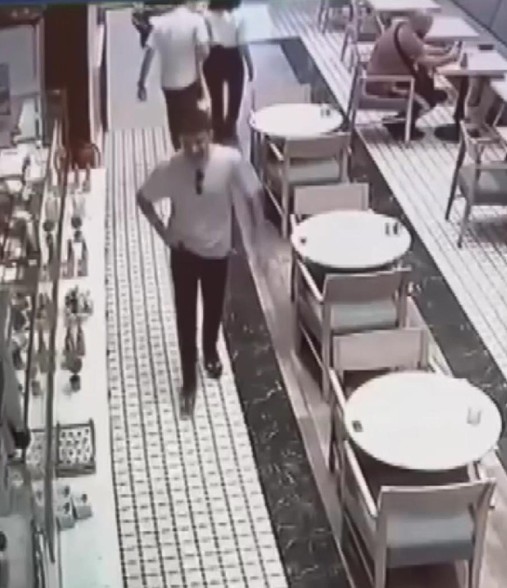 Avcılar’da saniyeler içinde cep telefonu hırsızlığı - Resim : 2