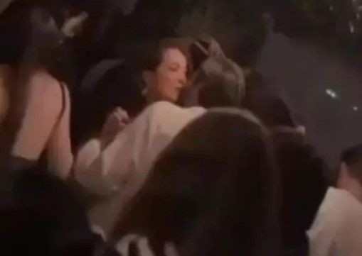Kadir Doğulu Neslihan Atagül'ü aldattı mı? Kadir Doğulu ile sarmaş dolaş görüntülenen Sezer Çakır'dan açıklama! Atagül ilk kez konuştu annesi devreye girdi - Resim: 9