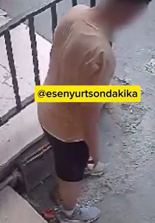 Esenyurt'ta mide bulandıran görüntü! Cadde ortasında kıyafetini indirip tuvaletini yaptı - Resim: 7