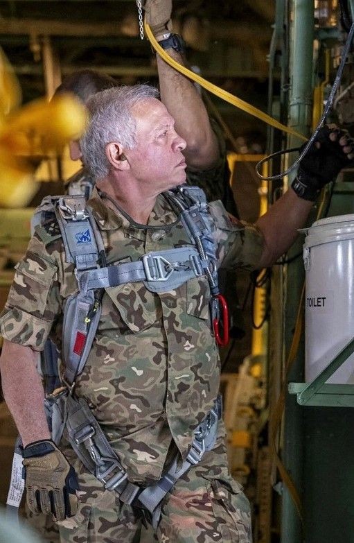 Ürdün Kralı II. Abdullah bizzat uçakla Gazze'ye uçup, yardım dağıttı - Resim: 13