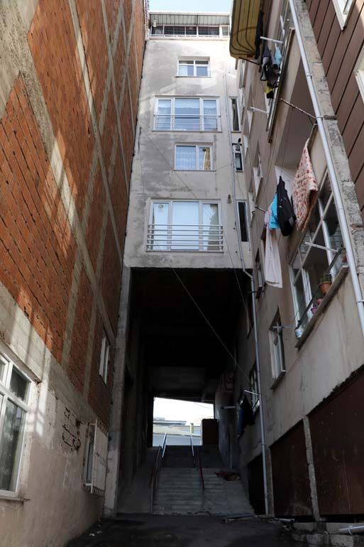 Kahramanmaraş merkezli depremin ardından Samsun'daki o apartman herkesi korkuttu! Altından sokak geçiyor - Resim: 9