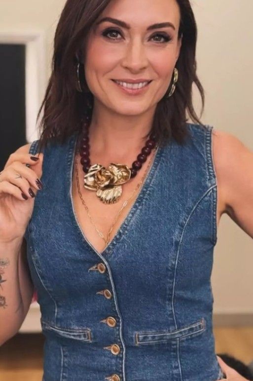 Fazla kilolarından kurtulan Ceyda Düvenci iğne ipliğe döndü! Fit halini görenler bakın ne dedi? - Resim: 1
