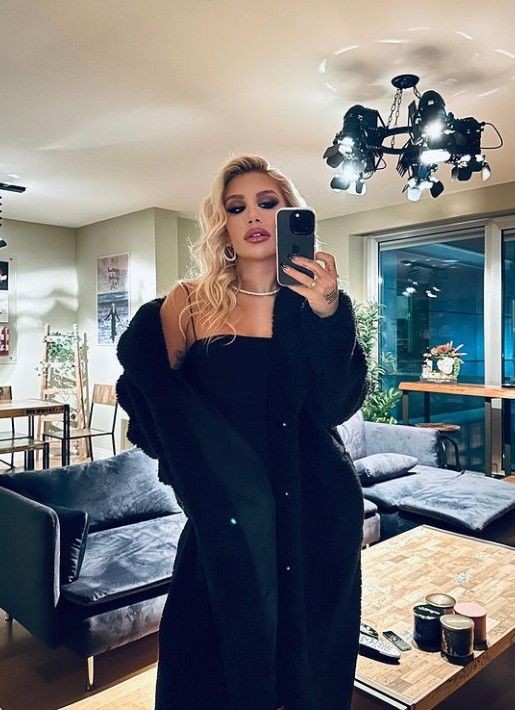 Ünlü şarkıcı İrem Derici'den takipçisinin "Memeleriniz çok güzel" yorumuna bomba gibi yanıt! "Gerçek değiller çünkü..." - Resim: 14