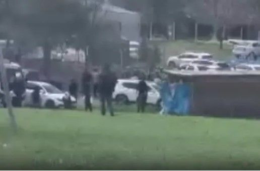 Diyarbakır'da muhtarlık kavgasında kan aktı! Taş, silah ve sopayla saldırdılar - Resim: 15
