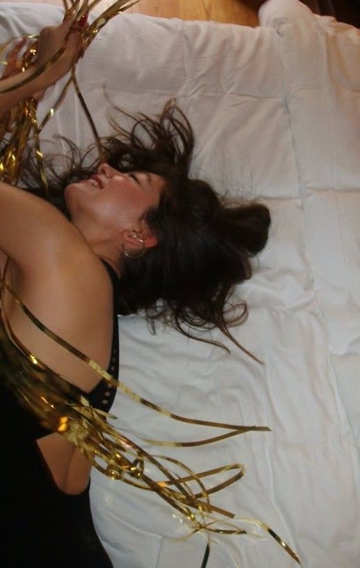Çiçeği burnunda anne Neslihan Atagül'ün yatak pozlarına beğeni yağdı - Resim: 8