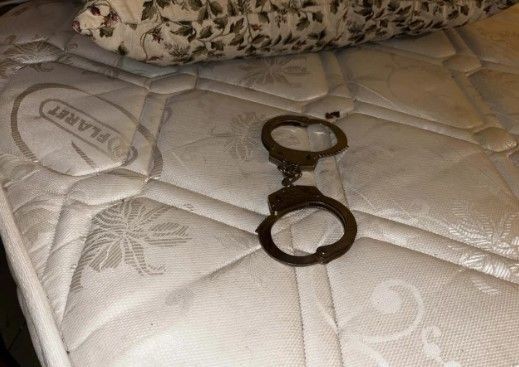 Seneler geçse de izler yerli yerinde! Cumhurbaşkanı Erdoğan'ın FETÖ'cü askerler tarafından basılan odasından özel görüntüler - Resim: 3