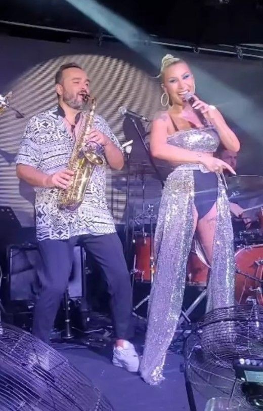 İrem Derici'nin sahne tarzı olay oldu! Sahnede arkasını dönünce seyirciler şaştı, kaldı! 'Kumaş yetmedi...' - Resim: 3